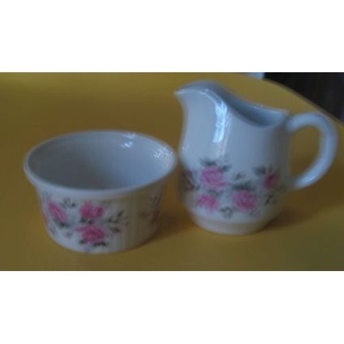 Ramequin Et Pot À Crème (Ou Lait)