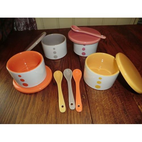 Ramequins Et Cuillères