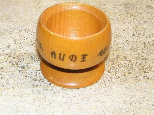Coquetier En Bois - Verni - Gravure "Aude"