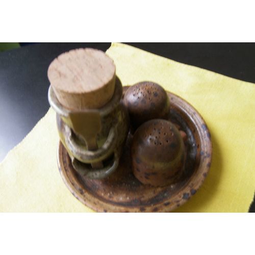 Ensemble Poivrière/Salière Et Moutardier + Soucoupe En Grès