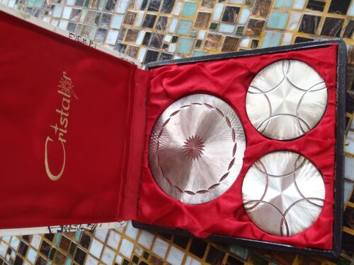 Coffret Dessous Verres Et Bouteilles Argent Guilloché