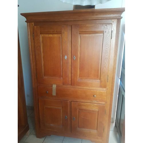 Vend Grand Meuble Hi-Fi En Bois Massifs Ne Ce Démonte Pas Hauteur 1m92 Largeur 67 Cm Et 51 Cm,Il Faut Réparé Les Serrures, Et Changer Le Fond