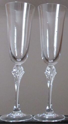 Deux Flûtes À Champagne De 16.5cl En Cristal DArques - Modèle Ancien Verneuil - Ni Utilisées Ni Lavées - Stockées En Sous-Sol Depuis 1988 - Cristallerie J.G. Durand