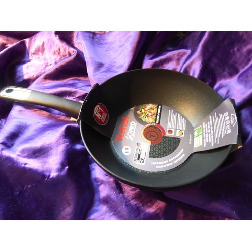Tefal - Poêle Wok So Pro 28 Cm Tous Feux + Induction. Intérieur Antiadhésif. Titanium 2 X Plus Longtemps. Neuve. 1.162 Kg