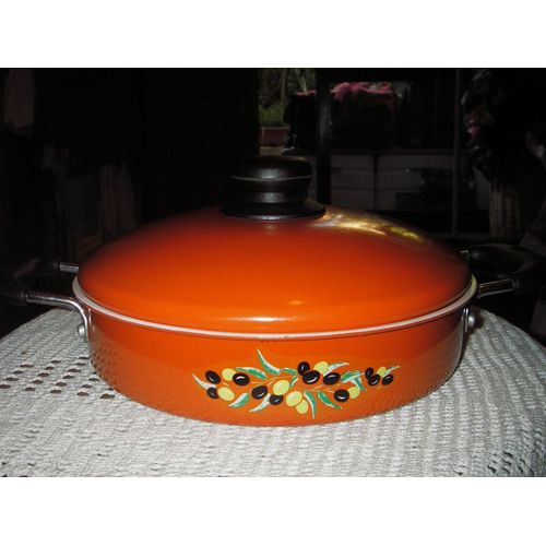 Sauteuse En Aluminium Revètement En Céramique Et Son Couvercle De Marque Mastercook De Couleur Orange  ,Diamètre 24 Cm ,Hauteur 5 Cm ,Poignées En Bakélite .