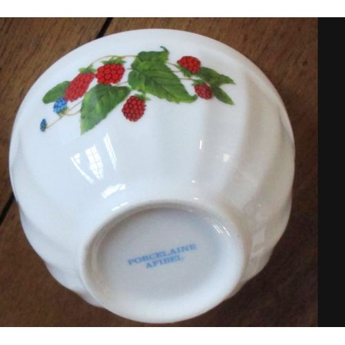 Bol En Porcelaine Épaisse Décorée D'une Frise De Fruits Avec Son Feuillage - Diamètre 11.5cm - Hauteur 7.5cm - Avec Mention Porcelaine Afibel Au-Dessous