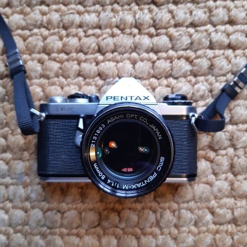 PENTAX ME + objectif Asahi  Pentax 50 mm F 1.4  réflexe argentique testé avec film