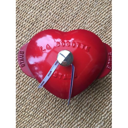 Staub Fonte - 1100006 - Cocotte - Coeur - Cerise - 20 Cm