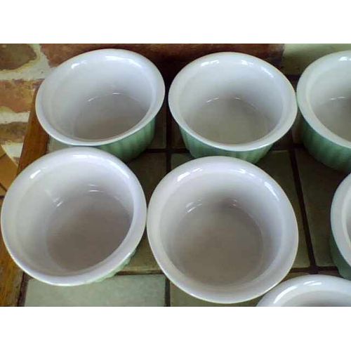 Lot De 7 Ramequin Individuels - 7  Moules À Soufflé -Fabrication Artisanale De Grande Qualité - Années 70 - Blanc / Vert Pastel - Diamère 10 Cm - Hauteur 6 Cm Environ