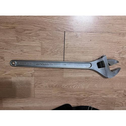 Clé à molette FACOM 24'