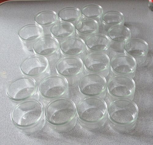 Assortiment De Vingt Quatre Petits Pots En Verre Incolore Pouvant Servir De Verrines, Photophores Ou Autre Usage - Hauteur 4.5cm - Largeur Ouverture 6.5cm - Vendus Vides