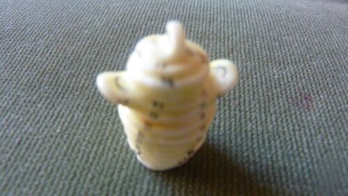 Fève Brillante = Un Grand Pot À 2 Anses Et Couvercle Coloris Jaune (Voir Ma Photo)