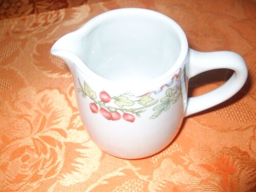 Pot A Lait  En Porcelaine