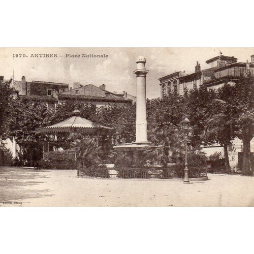 Carte Postale Ancienne - 1970 - Antibes - Place Nationale