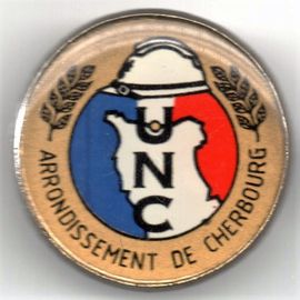 Militaria - Insigne De Union Nationale Des Combattants Unc - Arrondissement De Cherbourg