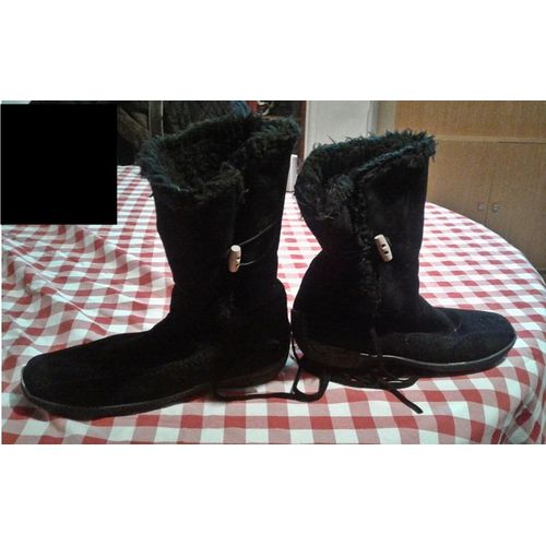 Bottes Fourrees Noires Taille 38 ..