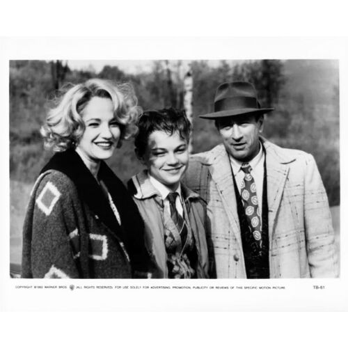 Blessures Secrètes (This Boy's Life): Photo Argentique Américaine Cinématographique - Format 25x20 Cm - De Michael Caton-Jones Avec Robert De Niro, Ellen Barkin, Leonardo Dicaprio - 1994