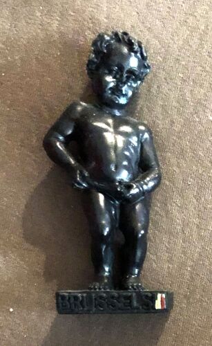 Magnet En Résine Et Relief Du Manneken-Pis (Bruxelles) 3 X 8 X 1,5 Cm