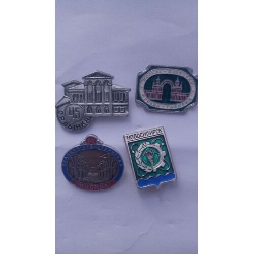 Lot 4 Pin's Russes 
