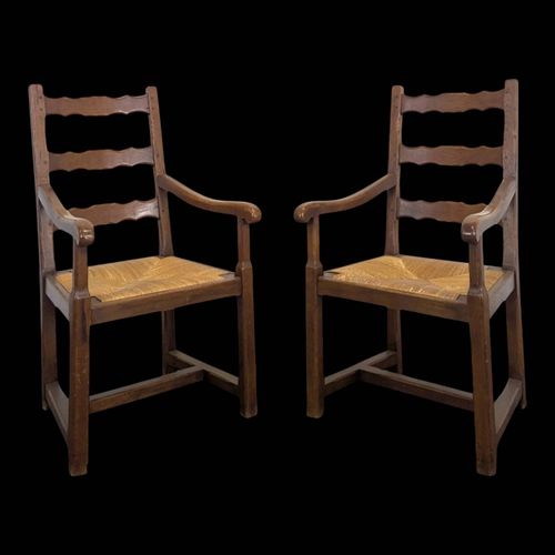 Paire de fauteuils rustiques en chne assises pailles bois
