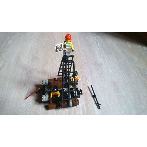 LEGO set 6261 le radeau des pirates