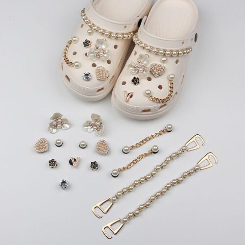 Un Ensemble Breloques De Chaussures Bling Accessoires Pour Filles Et Femmes Sabots Sandales, Décoration De Chaussures Tendance En Émail Diamant Avec Chaînes De Perles Cadeaux De Fête Cadeaux D'anniver