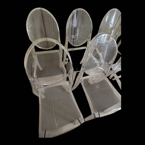 2 Chaises Victoria Ghost De Starck Transparent