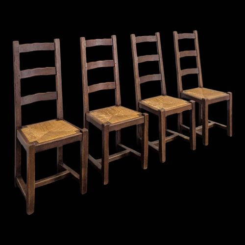 Srie de 4 chaises rustiques en chne assises pailles bois