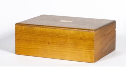 Boîte À Cigare En Bois De Camphrier Ouvrant À Un Couvercle Orné D'une Plaque En [...]