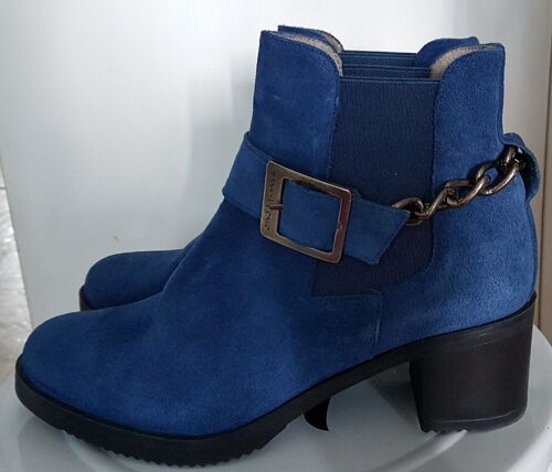 Sara Navarro  Boots Bottines En Cuir Suédé Bleu Foncé Boucle Et Chaîne Argentée - 38