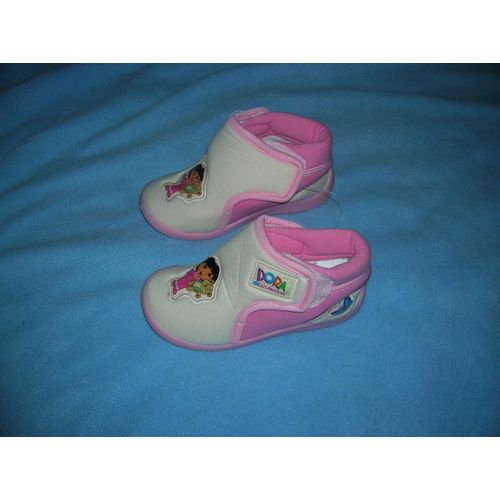 Chaussons Dora 28.
