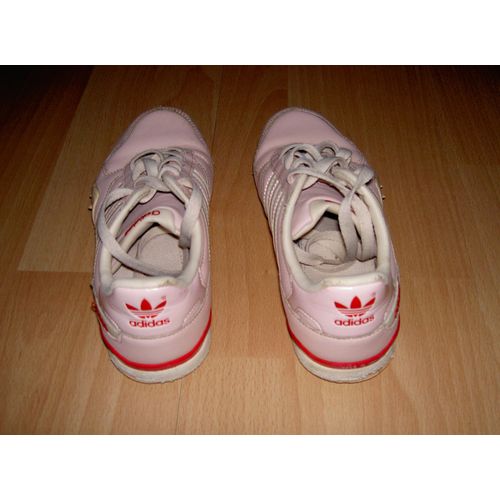 Baskets Roses Rouges Et Blanches À Lacets Et Semelle À Crampons Adidas Taille 34