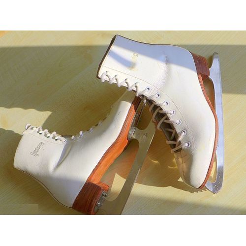 Patins A Glace En Cuir Blanc Bottines Lutra Pointure 37 Blanches Chaussures A Lame D Acier Pour Glisser Patiner Sur La Surface Gelee Patinage Artistique Bottes A Lacets Ajustable Robuste Protection