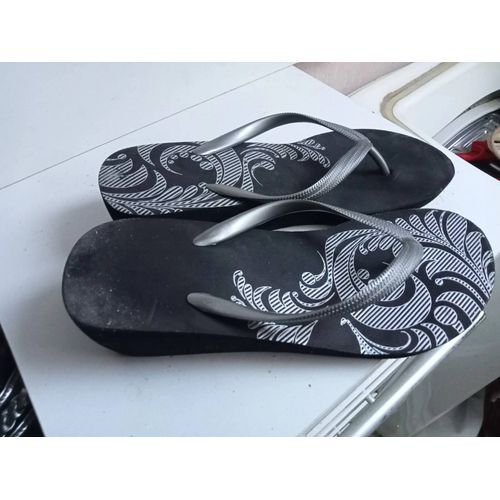 Tongs Femme Taille 37 Marque Trés Bon État
