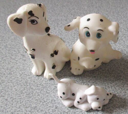 Ensemble De Trois Dalmatiens Dans Des Positions Différentes : Assis, Debout Et Couché - Tailles Grande, Moyenne Et Petite