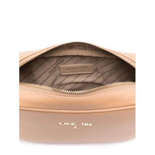 Patrizia Pepe sac à bandoulière en cuir à plaque logo - Tons neutres