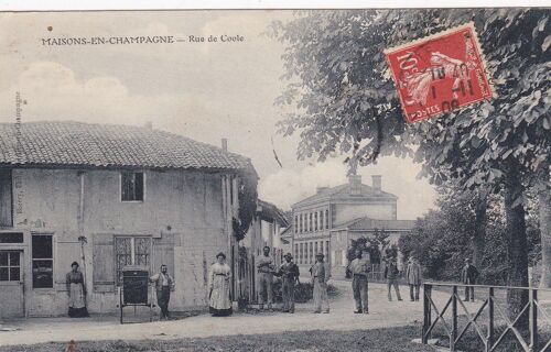 Maisons En Champagne-  Marne 51 - Rue De Coole- Le Photographe-Éditeur  Mr  Bierry Avec Sa Voiture À Bras.