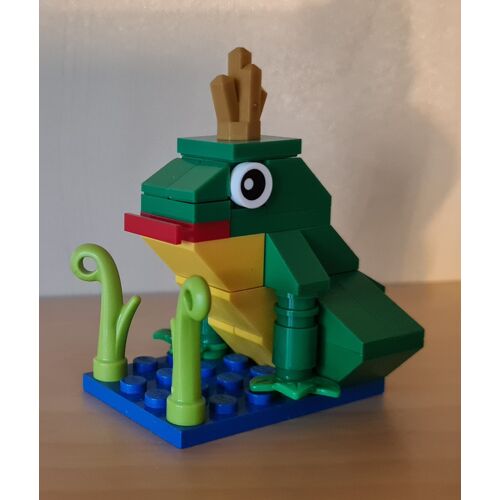 Monthly Mini Model Build Set - 2018 04 April, Frog polybag