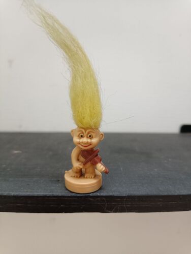 Figurine Troll Avec Violon - Tampon - Cheveux Jaune