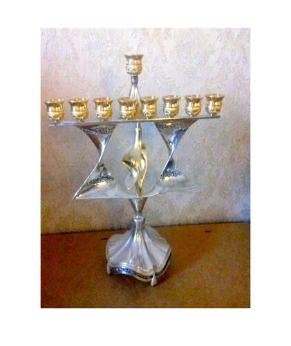 BOUGEOIRE DESIGN 9 BOUGIES CHANDELLE BOUGIE CHANDELIER FETE LUMIERE MENORAH HANOUKAH JUDAIQUE ETOILE DE DAVID NOUVEL AN JUIF LUMIERES metal DORE ET ARGENTE 9 SUPPORTS
