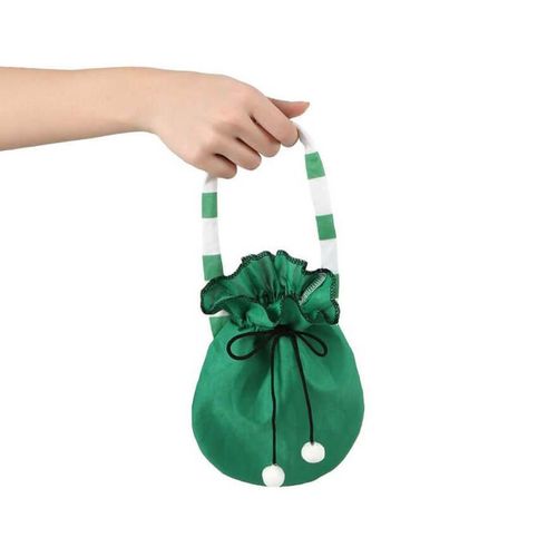 Sac Vert Avec Des Pompons