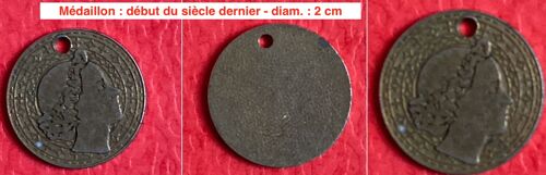 Médaillon : Début Du Siècle Dernier - Diam. : 2 Cm