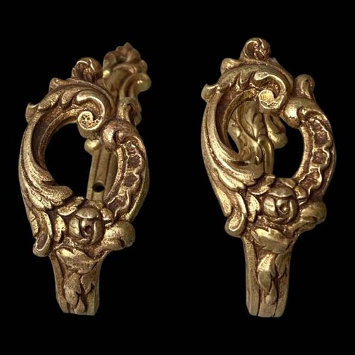 Patres en bronze style Louis XV dore