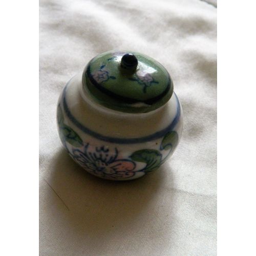 Pot en porcelaine miniature blanc et vert