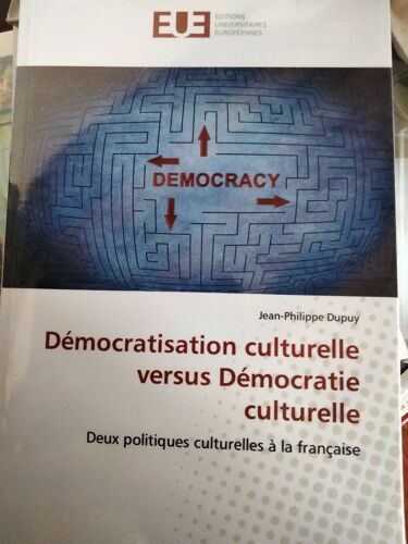 Démocratisation Culturelle Versus Démocratie Culturelle