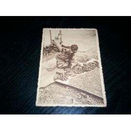 Carte Postale Ancienne De Madagascar Femme Antambahoaka Etendant Son Maïs