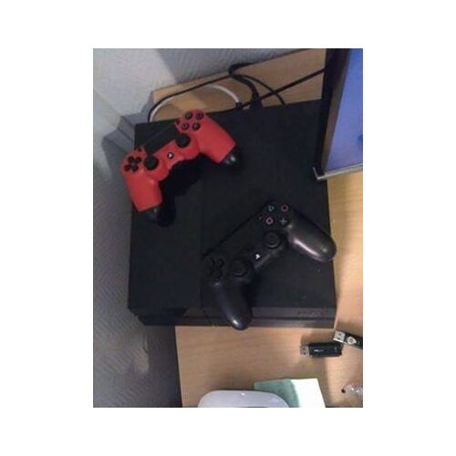 Ps4+2manettes+43jeux(Dematerialisé)+1an Ps