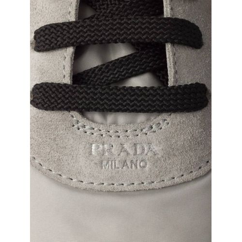 Prada Baskets Collapse En Cuir À Lacets - Gris