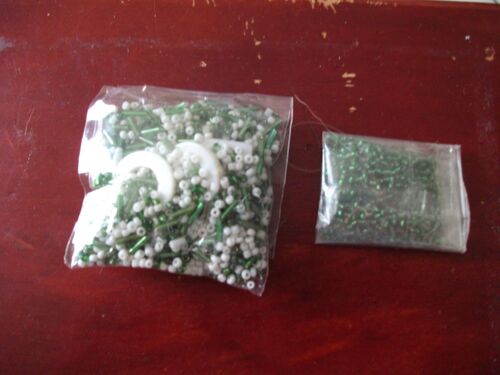 Un Lot De Sachet Deperles Rocaille Vert