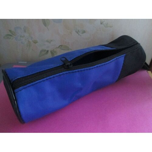 Trousse De Forme Cylindrique Noire Et Bleue